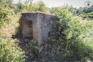 Ligne Maginot - DBO10 - (Blockhaus pour canon) - Le coté avec un créneau de défense