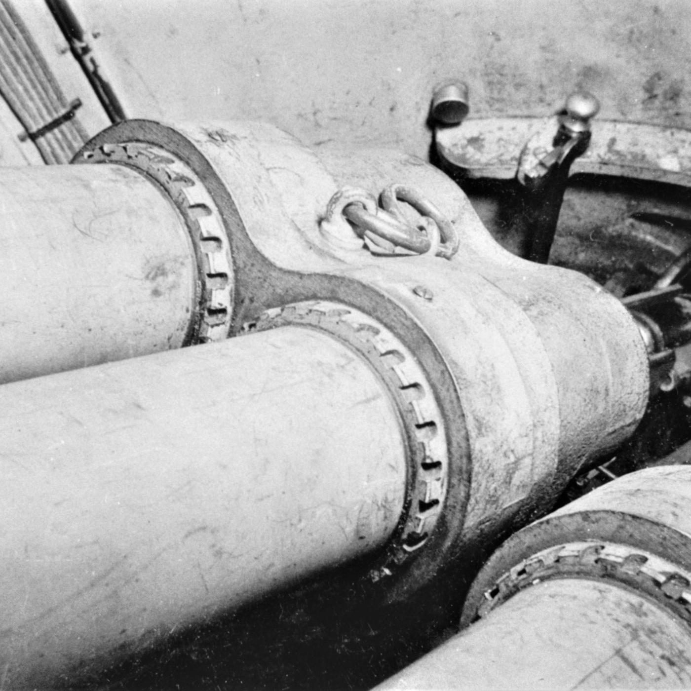 Ligne Maginot - HACKENBERG - A19 - (Ouvrage d'artillerie) - Bloc 10 - la tourelle de mortiers de 81 mm
Étage supérieur, Extrémité des deux tubes de détente des mortiers et culasses