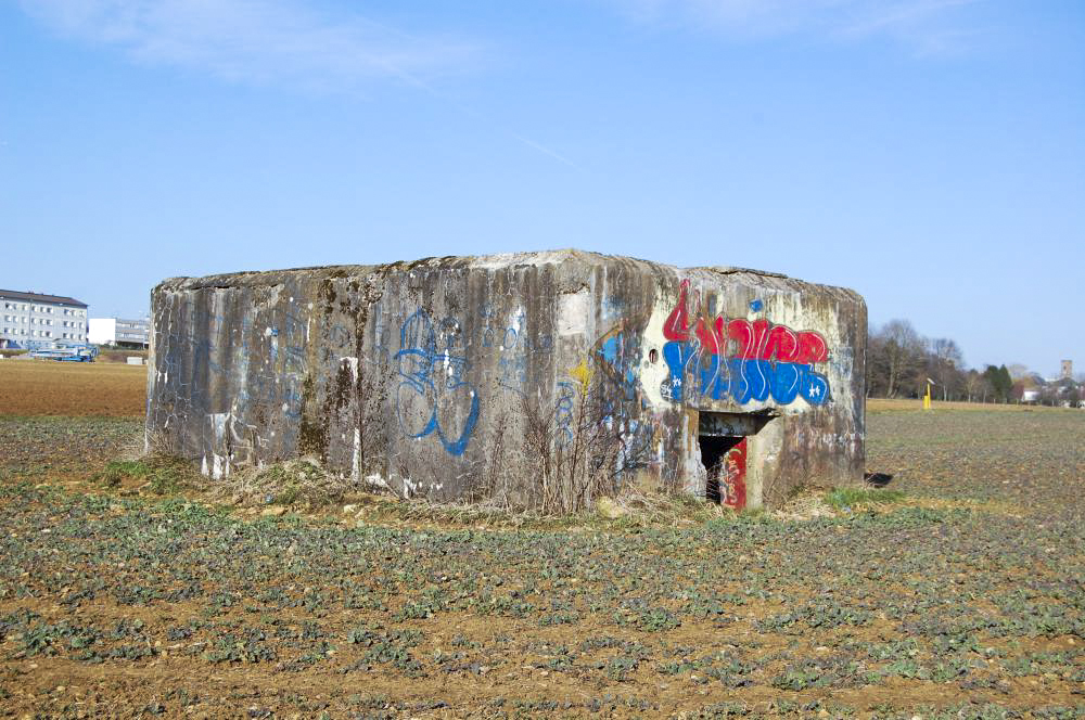 Ligne Maginot - MM253 - BOIS DU HARPEL EST - (Blockhaus pour canon) - Ce blockhaus est situé en plein champ a la sortie de la commune de LEXY. Son créneau de tir est orienté vers 'LES MARAGOLLES' et LONGWY