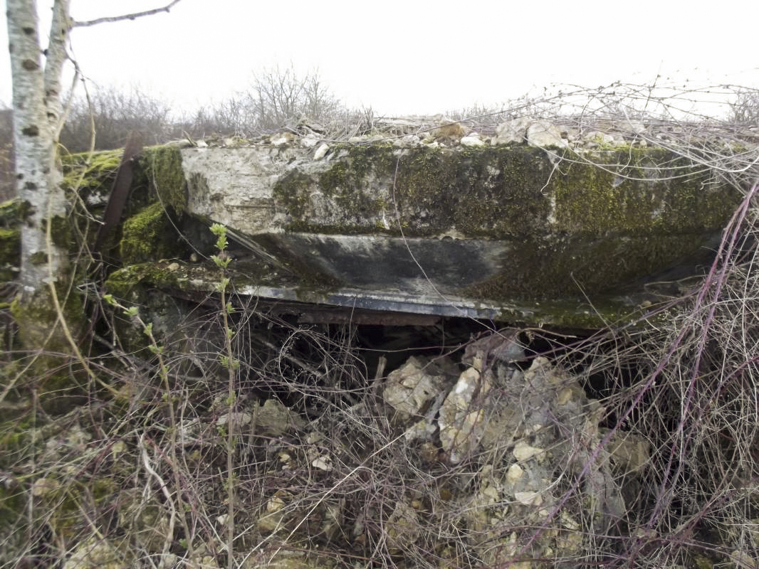 Ligne Maginot - MM272 - LE RATENTOUT OUEST - (Casemate d'artillerie) - Vue rapprochée sur le créneau de tir  