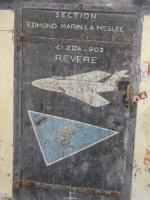 Ligne Maginot - FORT DE LA REVERE - (Casernement) - Porte de la chambrée
Décorations datant de la période d'occupation du fort par l'armée de l'air