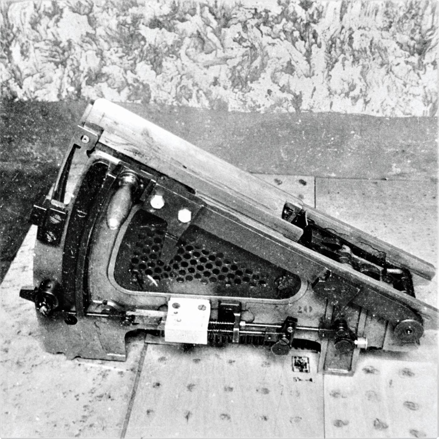 Ligne Maginot - Mortier de 81 mm modèle 1932 (81 32) - Mécanisme de chargement (tourelle)