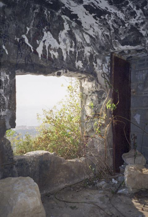 Ligne Maginot - MONT DES MULES - (Observatoire indéterminé) - L'intérieur de l'observatoire.
La porte a été murée
