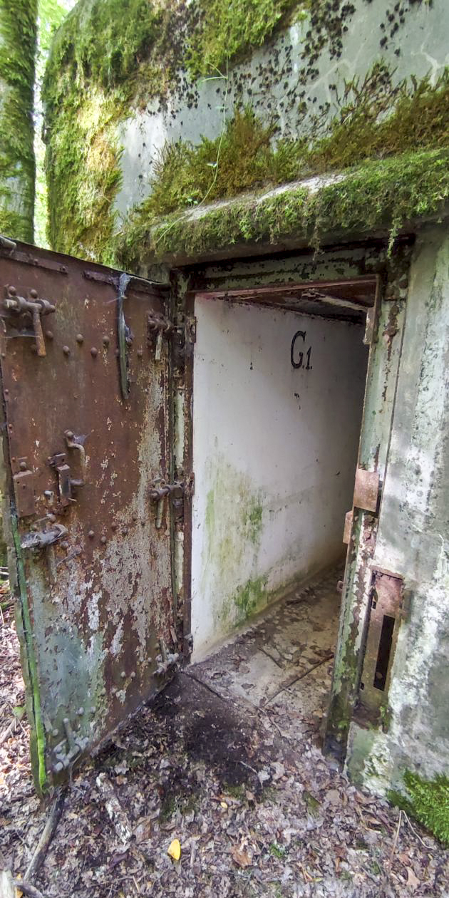 Ligne Maginot - G1 - (Chambre de coupure - Avec central) - La porte et l’entrée 