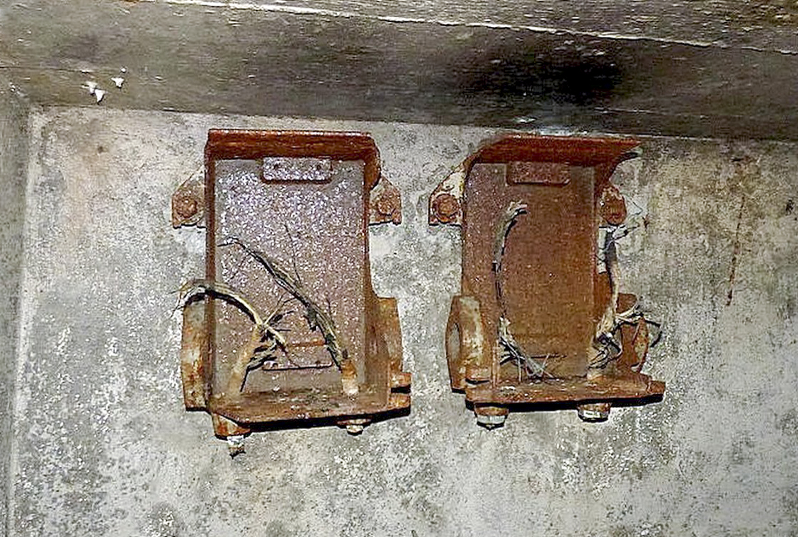Ligne Maginot - 75T - (Chambre de coupure) - Reste de deux boitiers de protection pour 6 lignes chacun