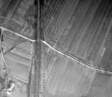 Ligne Maginot - Dépot de munitions d'Hettange Grande - Photo aérienne datant de 1946 montrant l'emplacement du dépôt de minutions dont l'embranchement sur la voie de 60 est bien visible