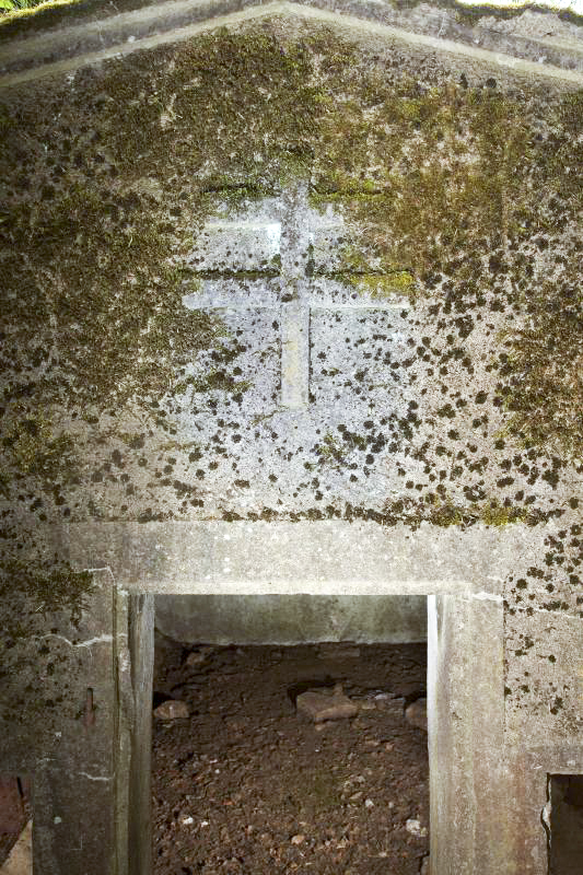 Ligne Maginot - HOHLWEG (7°CM - 169°RIF) - (PC de Sous-Quartier) - A l'image de nombre de ses congenères présentes sur le secteur, une croix de Lorraine est présente en façade de l'ouvrage