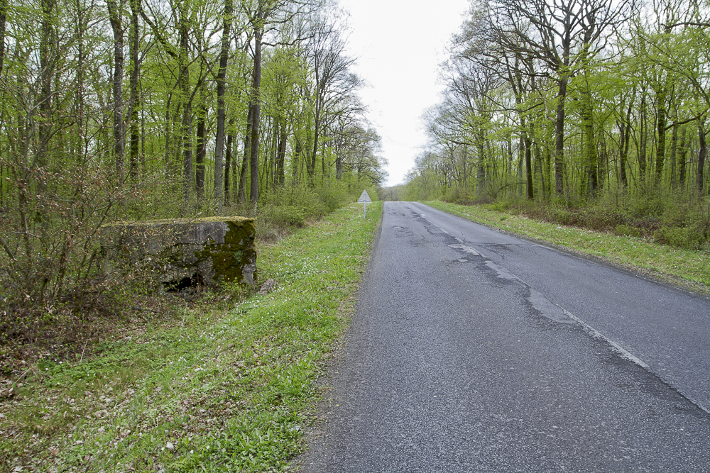 Ligne Maginot - KANFENER BUSCH 1 - (Blockhaus pour arme infanterie) - Le bloc situé immédiatement en bordure de la route de Kanfen à la Mine Charles Ferdinand prenait celle-ci en enfilade.