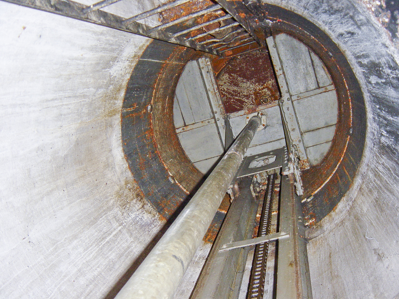 Ligne Maginot - HETTANGE GRANDE - X8 (QUARTIER ROUSSY - III/168°RIF) - (Abri) - Vue intérieur de l'une des cloches