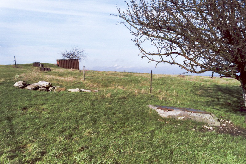 Ligne Maginot - COTE 334 EST - (Observatoire d'artillerie) - Etat en 1994
A l’arrière-plan l'observatoire ouest