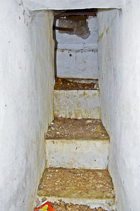 Ligne Maginot - OBERWALD EST CENTRE - (Blockhaus pour arme infanterie) - Escalier montant à la coupole.