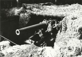 Ligne Maginot - STRENGWALD (BATTERIE DU) - (Position d'artillerie préparée) - L'une des pièces de 240mm modèle 1884 / 17 en 1940
Photo allemande