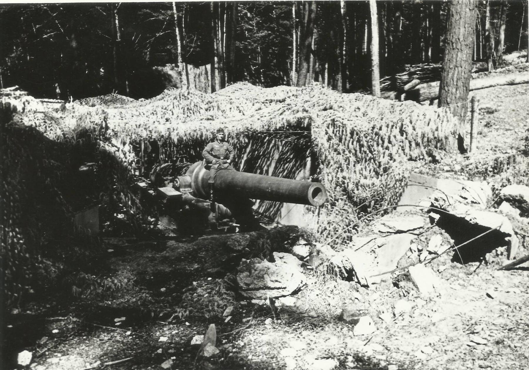 Ligne Maginot - STRENGWALD (BATTERIE DU) - (Position d'artillerie préparée) - L'une des pièces de 240mm modèle 1884 / 17 en 1940
Photo allemande