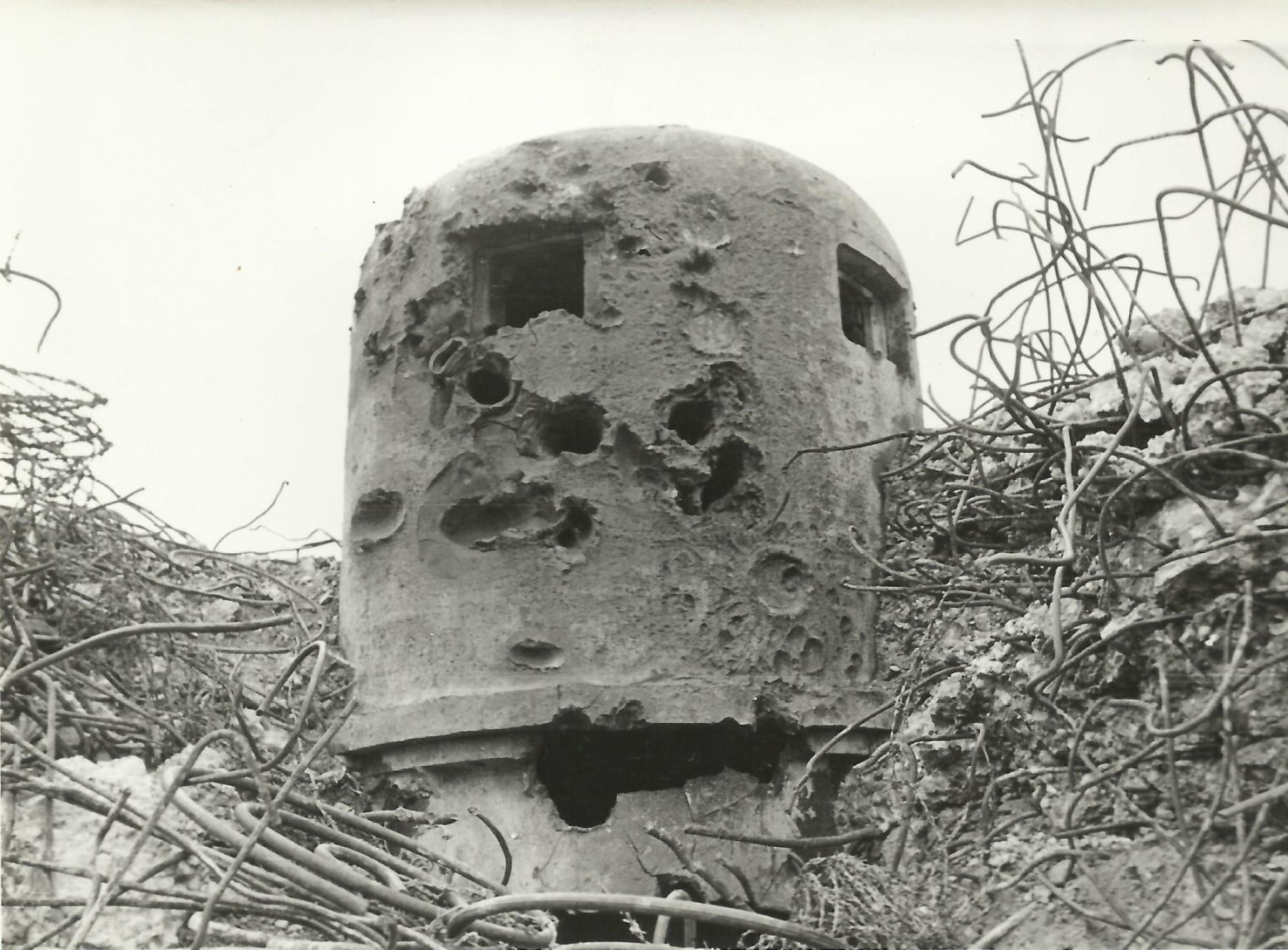 Ligne Maginot - 32/1 - FORT MORTIER - (Casemate d'infanterie - Double) - La cloche après l'attaque allemande