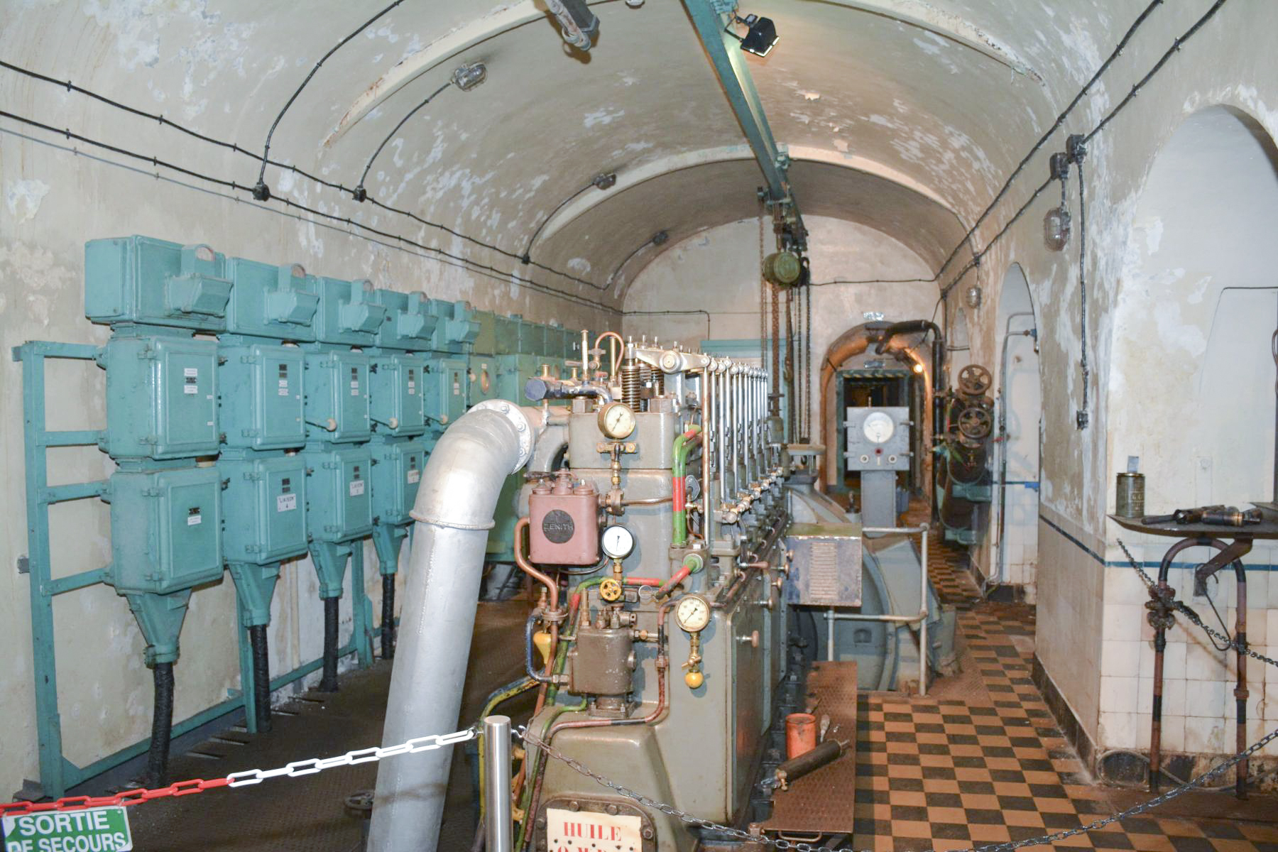 Ligne Maginot - SIMSERHOF - (Ouvrage d'artillerie) - L'usine électrique de l'ouvrage
Moteur Sulzer 6 DD 22