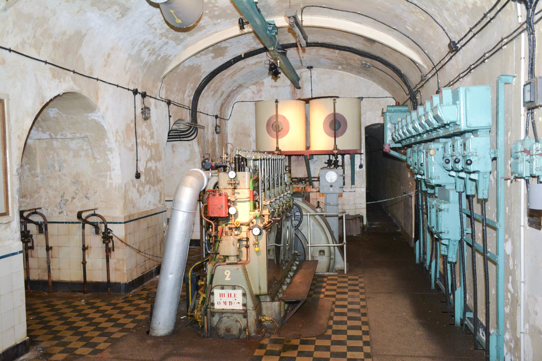 Ligne Maginot - SIMSERHOF - (Ouvrage d'artillerie) - L'usine électrique de l'ouvrage
Moteur Sulzer 6 DD 22
