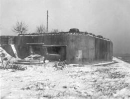 Ligne Maginot - BASSIN AUX PETROLES - (Casemate d'infanterie - Double) - Vue sur la chambre de tir Sud et la cloche VDP