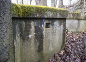 Ligne Maginot - OBERJAEGERHOFF - (Abri) - Le muret munis d'un créneau de fusillade protégeant l'entrée
