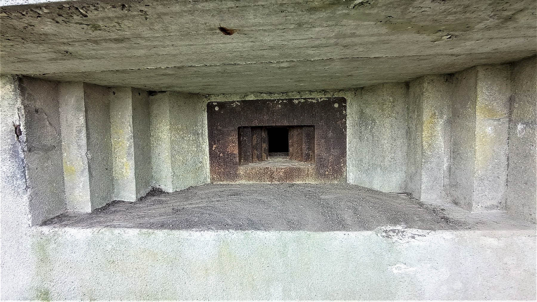 Ligne Maginot - KIRCHGRUBE NORD - (Blockhaus pour arme infanterie) - Détail du créneau pour mitrailleuse 