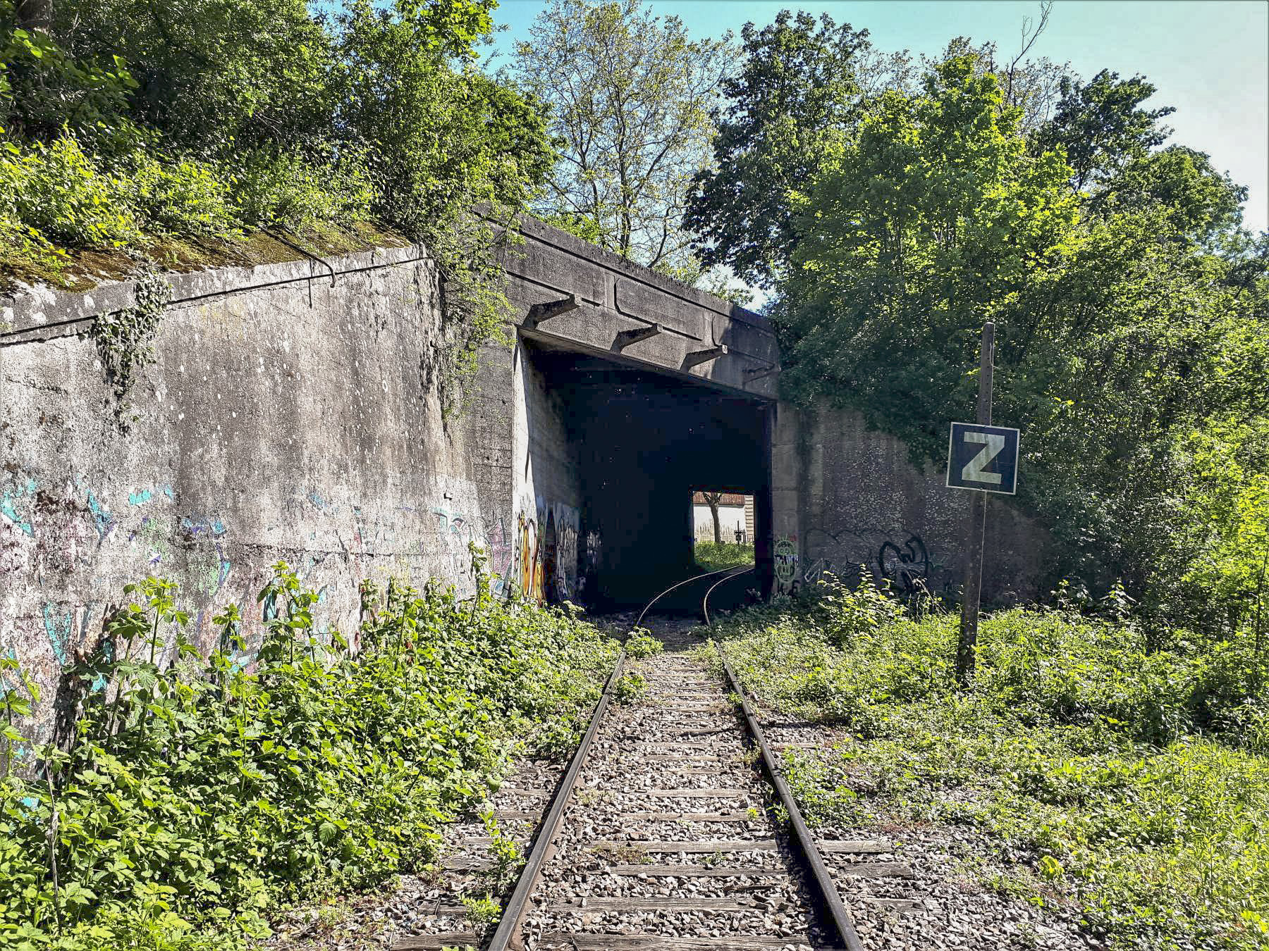 Ligne Maginot - 301A - PORT DU RHIN SUD 35 - (Blockhaus pour arme infanterie) - Passage inférieur dans le talus de la rue de la Rochelle défendu par le créneau Sud