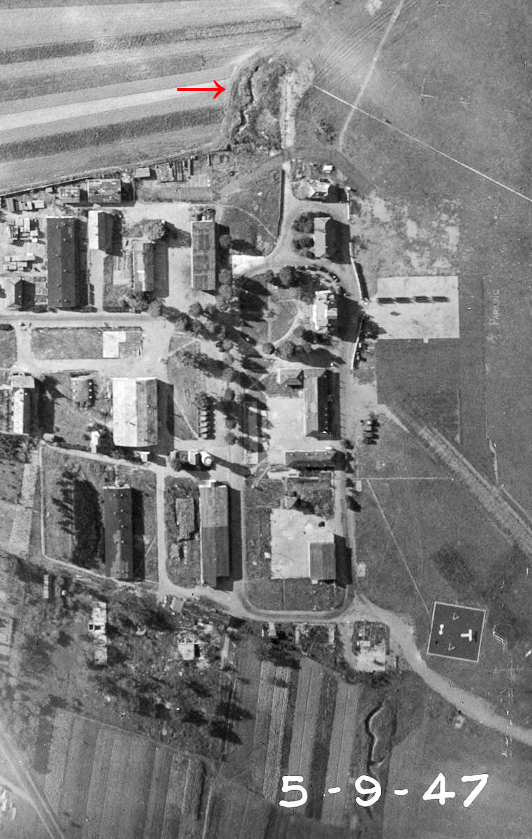 Ligne Maginot - AERODROME D'ENTZHEIM - (Observatoire d'infanterie) - Vue aérienne de 1947 avec les vestiges du point d'appui