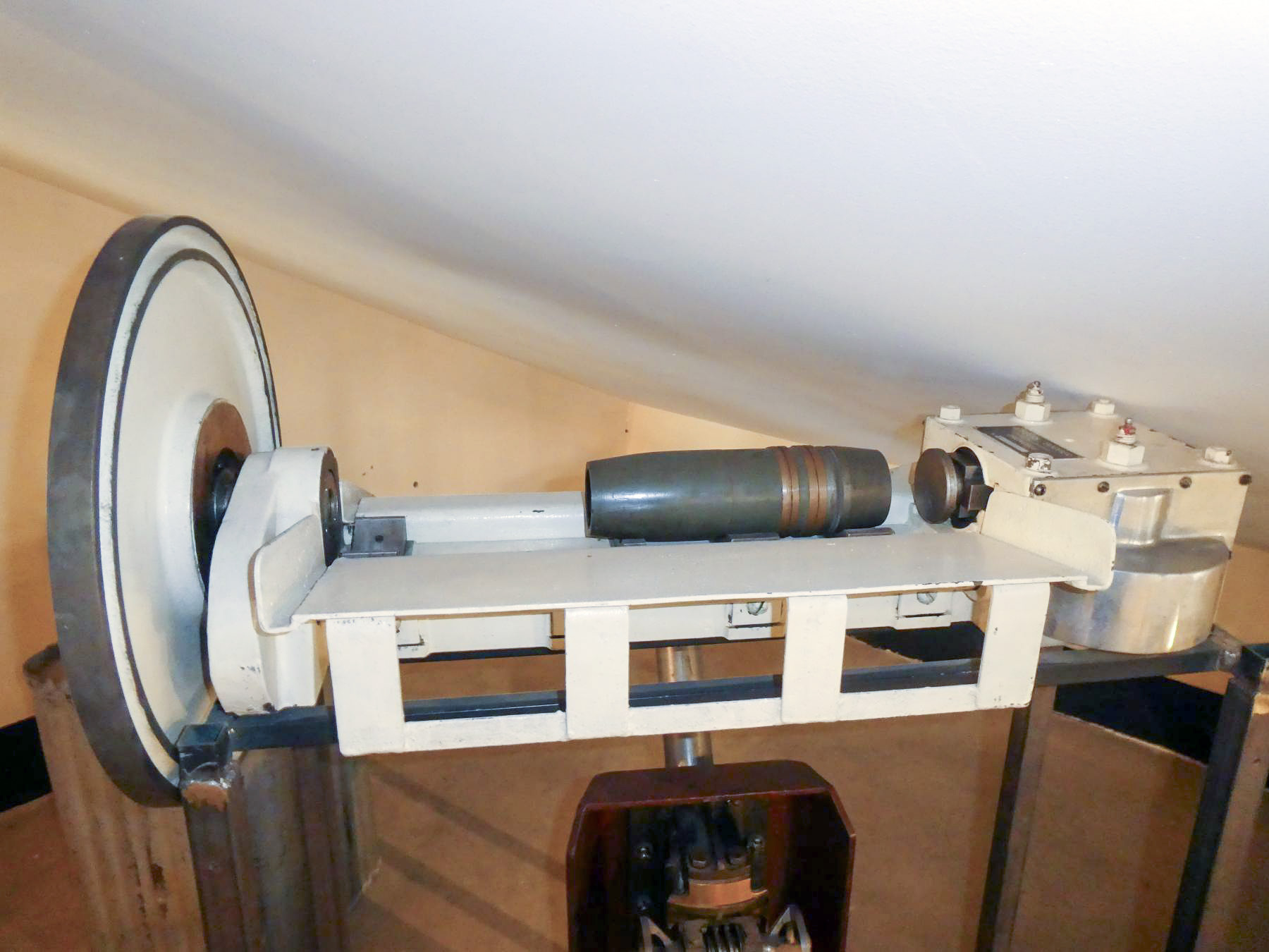 Ligne Maginot - Mortier de 75 mm modèle 1931 (75 31) - Appareil de sertissage douille-obus spécifique au mortier de 75 mm mle 31