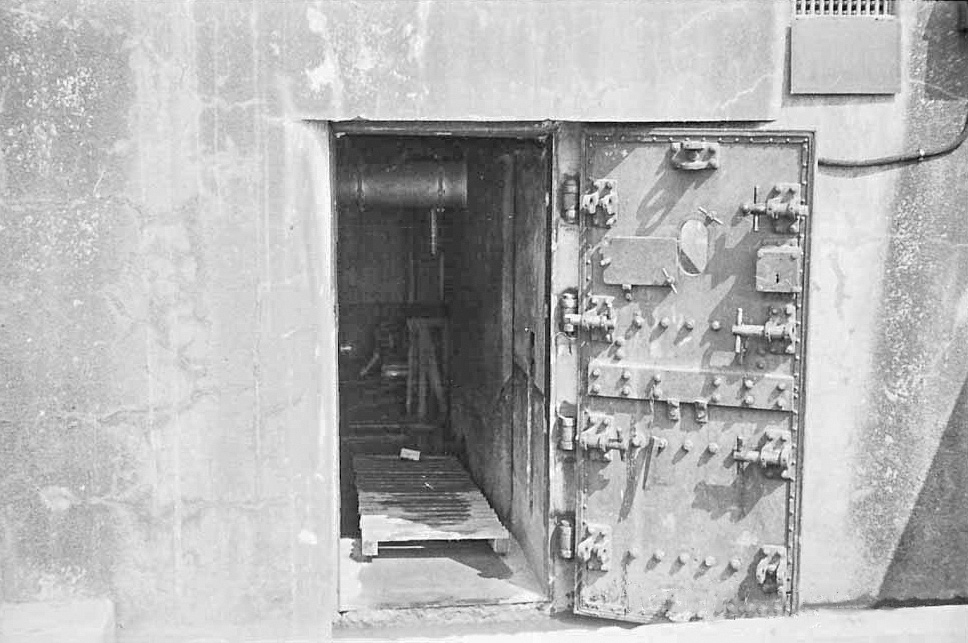 Ligne Maginot - ROHRSCHOLLEN - (Casemate d'infanterie - Double) - L'entrée et sa porte blondée