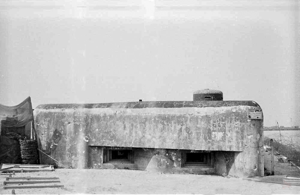Ligne Maginot - ROHRSCHOLLEN - (Casemate d'infanterie - Double) - Chambre de tir Sud et cloche VDP