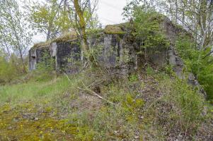 Ligne Maginot - OTTMARSHEIM 3 - (Abri) - L'entrée Ouest est protégée par deux murs bien visible sur la photos.