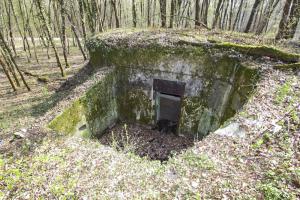 Ligne Maginot - PA DU CARREFOUR 252-4 - (Blockhaus pour arme infanterie) - La petite place formée par le mur de protection