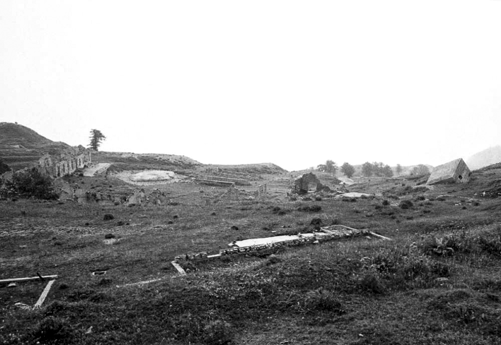 Ligne Maginot - PLAN CAVAL (PCV) - (Ouvrage d'artillerie) - Bloc 3 et les dessus de l'ouvrage
Le blockhaus du Plan Caval 6 est à droite