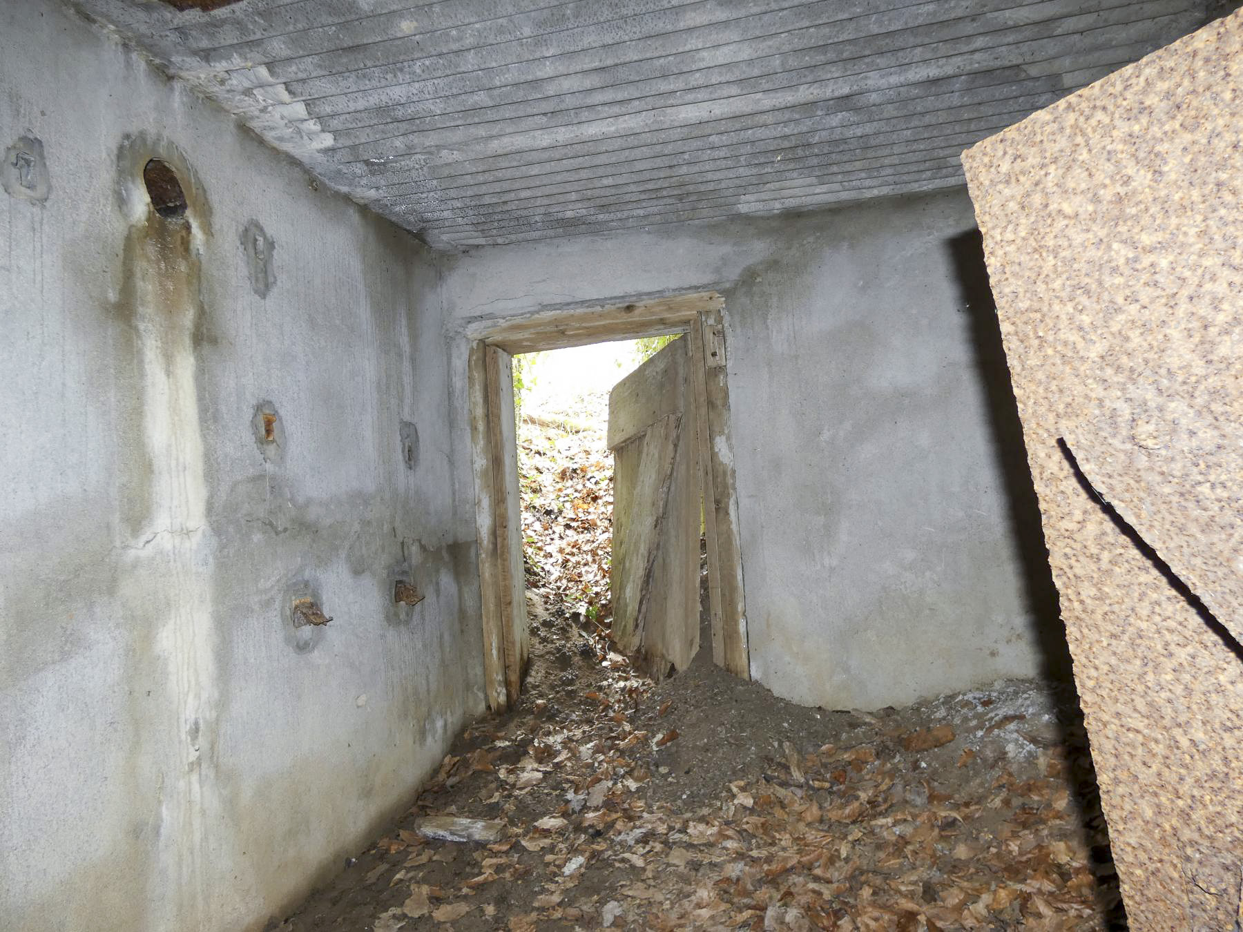 Ligne Maginot - CB103 - (Blockhaus pour canon) - L'intérieur de l'abri accolé.