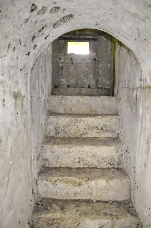 Ligne Maginot - ECLUSE 67 - 1 - (Blockhaus pour arme infanterie) - Couloir et escalier de la chambre de tir  