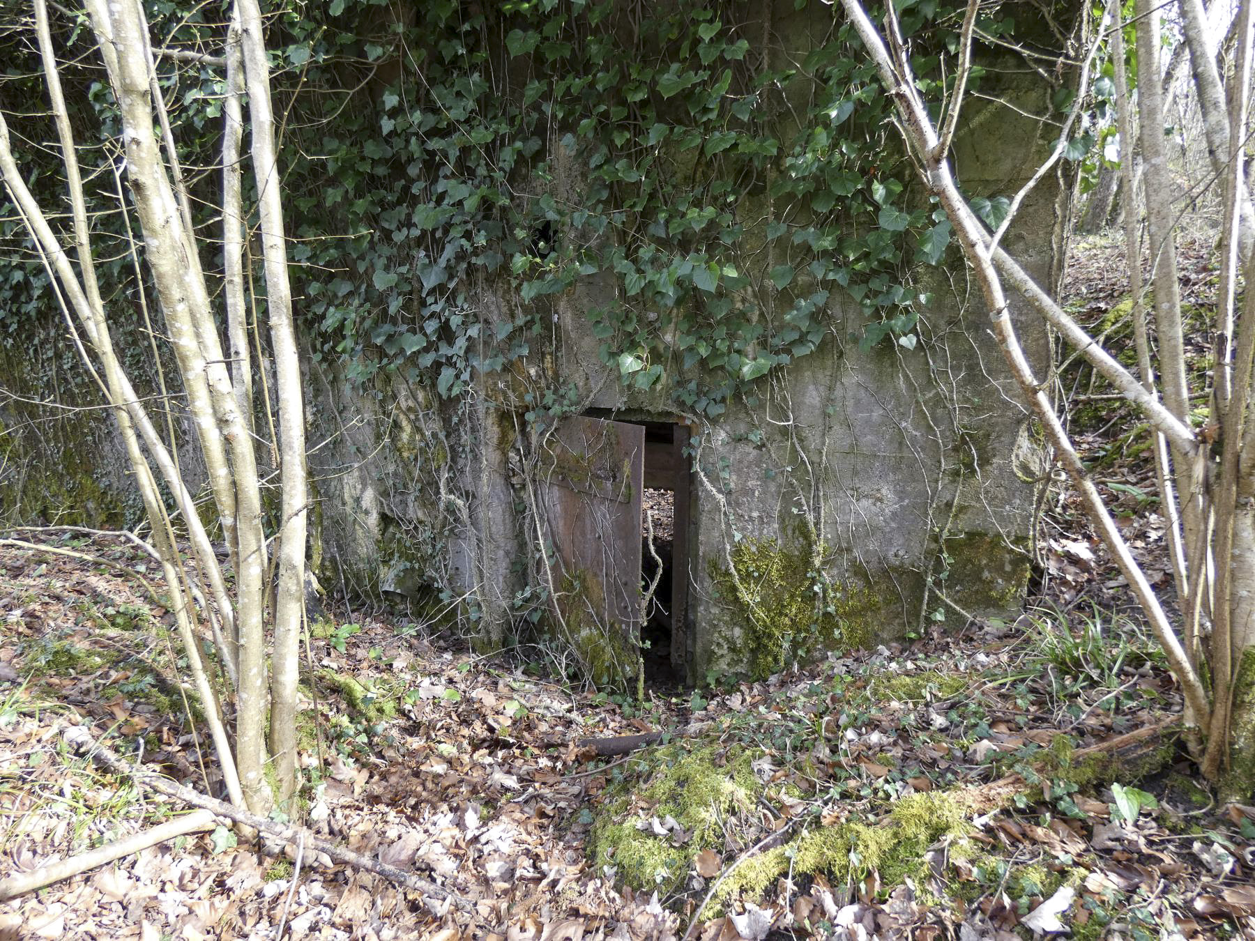Ligne Maginot - CB105 - BROMACKER - (Blockhaus pour canon) - L'entrée latérale pour les hommes.