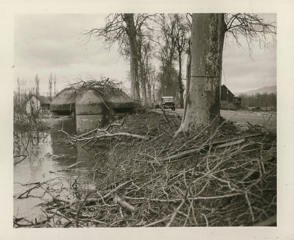 Ligne Maginot - ILLHAEUSERN 2 - (Blockhaus pour arme infanterie) - U.S. Army Signal Corps photo SC 206957 from the NARA.