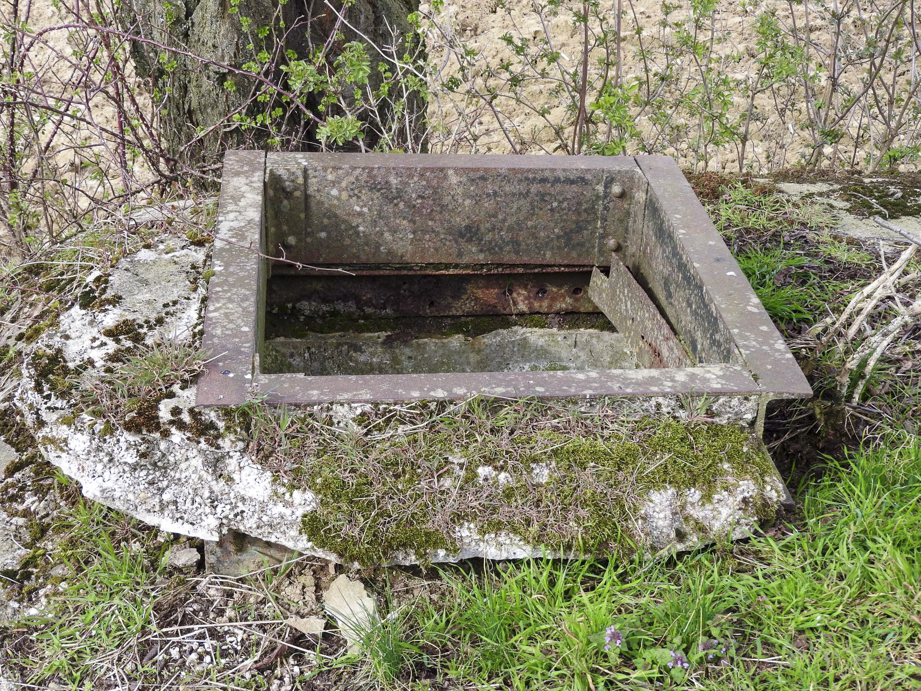 Ligne Maginot - IP3 - (Chambre de coupure) - L'entrée en puits de la chambre de coupure.
