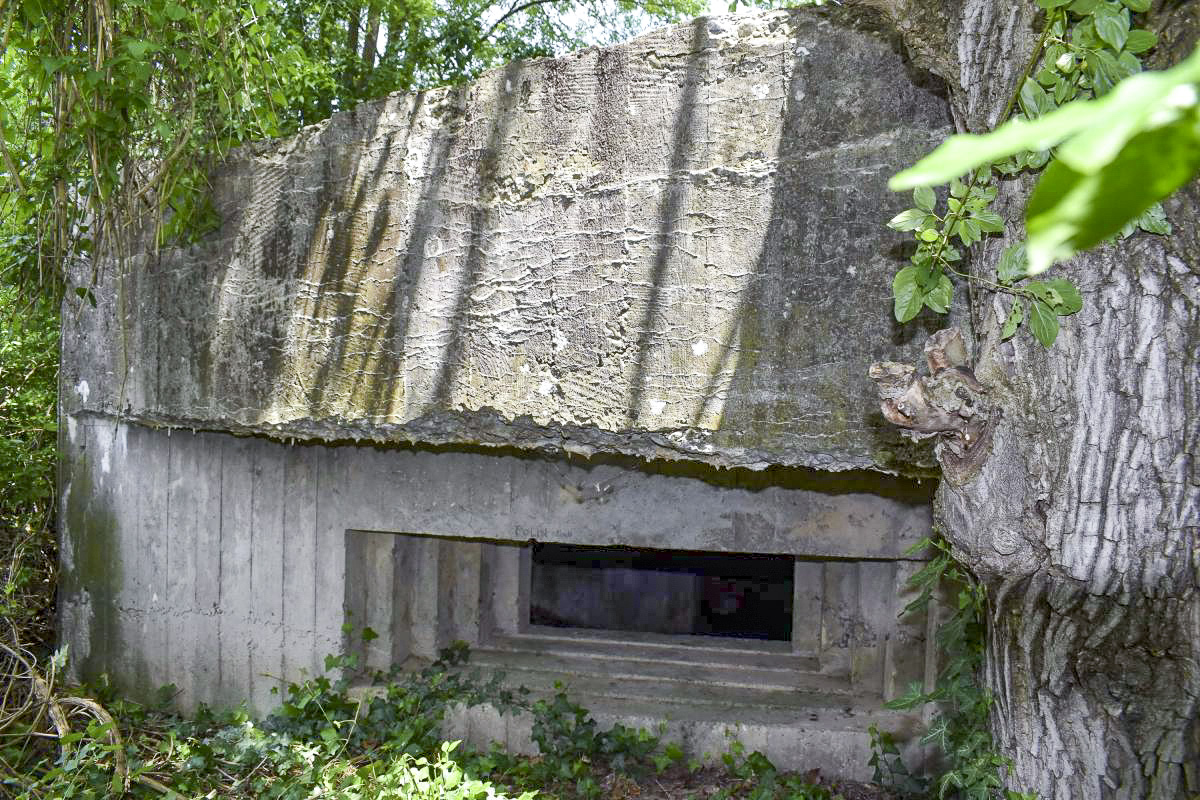 Ligne Maginot - BRIGGMATTEN SUD - (Blockhaus pour canon) - Créneau du canon antichar avec l'inscription 'POLIN 1940'