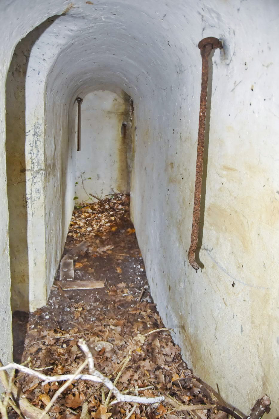 Ligne Maginot - LANGE AECKER 1 - (Blockhaus pour arme infanterie) - Couloir vers l'entrée sud en puits.
A gauche le couloir vers la chambre de tir