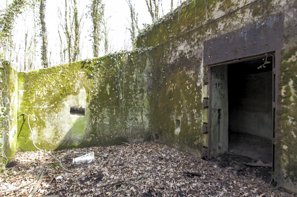 Ligne Maginot - PA DU CARREFOUR 252-4 - (Blockhaus pour arme infanterie) - L'entrée du blockhaus depuis la petite place