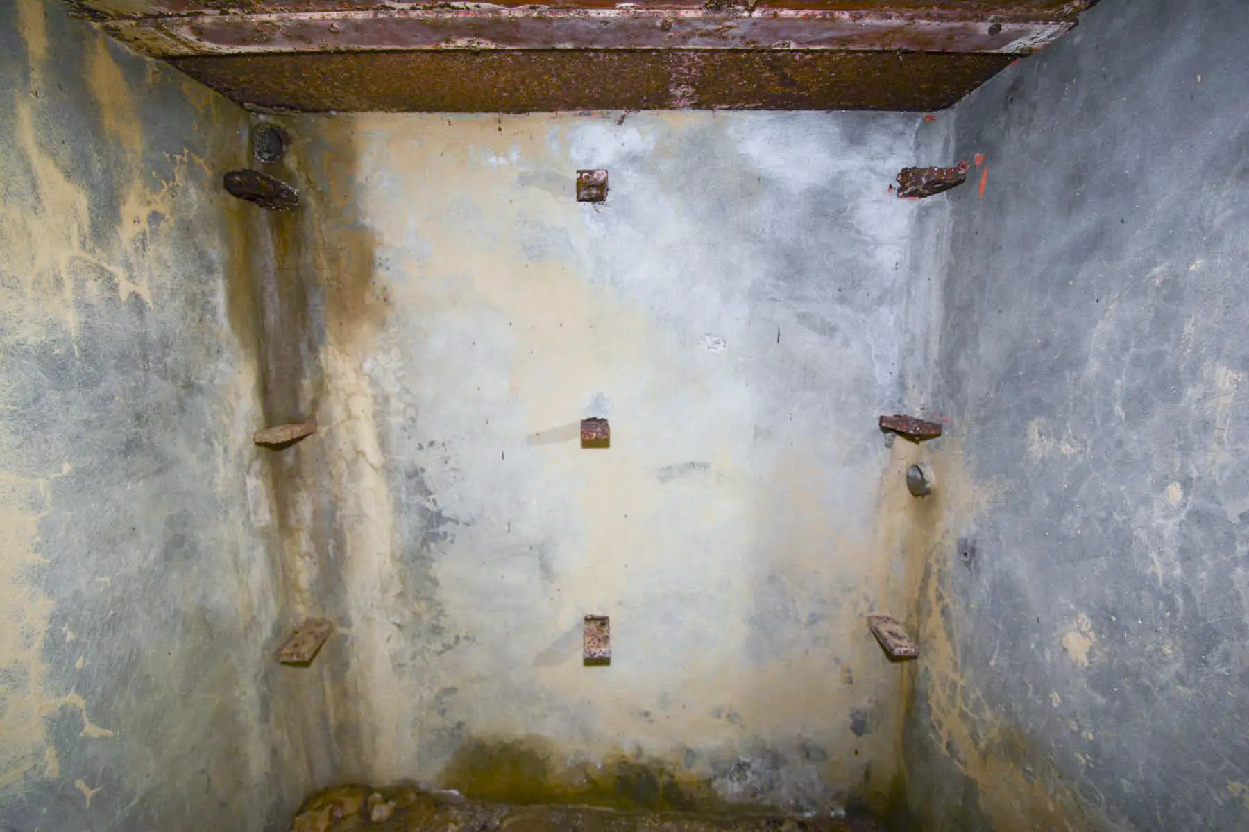 Ligne Maginot - H - (Chambre de coupure) - La chambre de coupure est vide de tout équipement