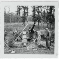 Ligne Maginot - S5 - (Position d'artillerie préparée) - L'une des piéces de 120 de Bange composant l'une des batteries installées entre les entrées de l'ouvrage de Schoenenbourg en 1940