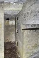 Ligne Maginot - PA DE SIERENTZ OUEST 1 - (Blockhaus pour canon) - Couloir de l'entrée des hommes. A gauche glissière des rails pour l'entrée matériel