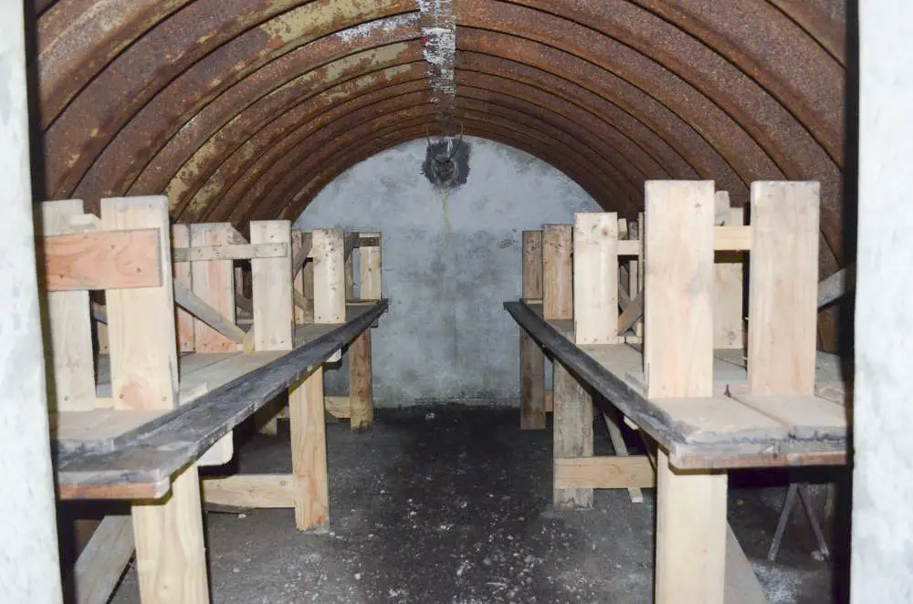 Ligne Maginot - STRENGWALD (Batterie du) - (Position d'artillerie préparée) - Abri de l'encuvement 2. 
Il sert à l'entreposage de bancs et tables.