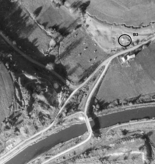 Ligne Maginot - ALLENJOIE 2 et 3 - Remarquer les traces de tranchées sur le plateau de part et d'autre du pont.