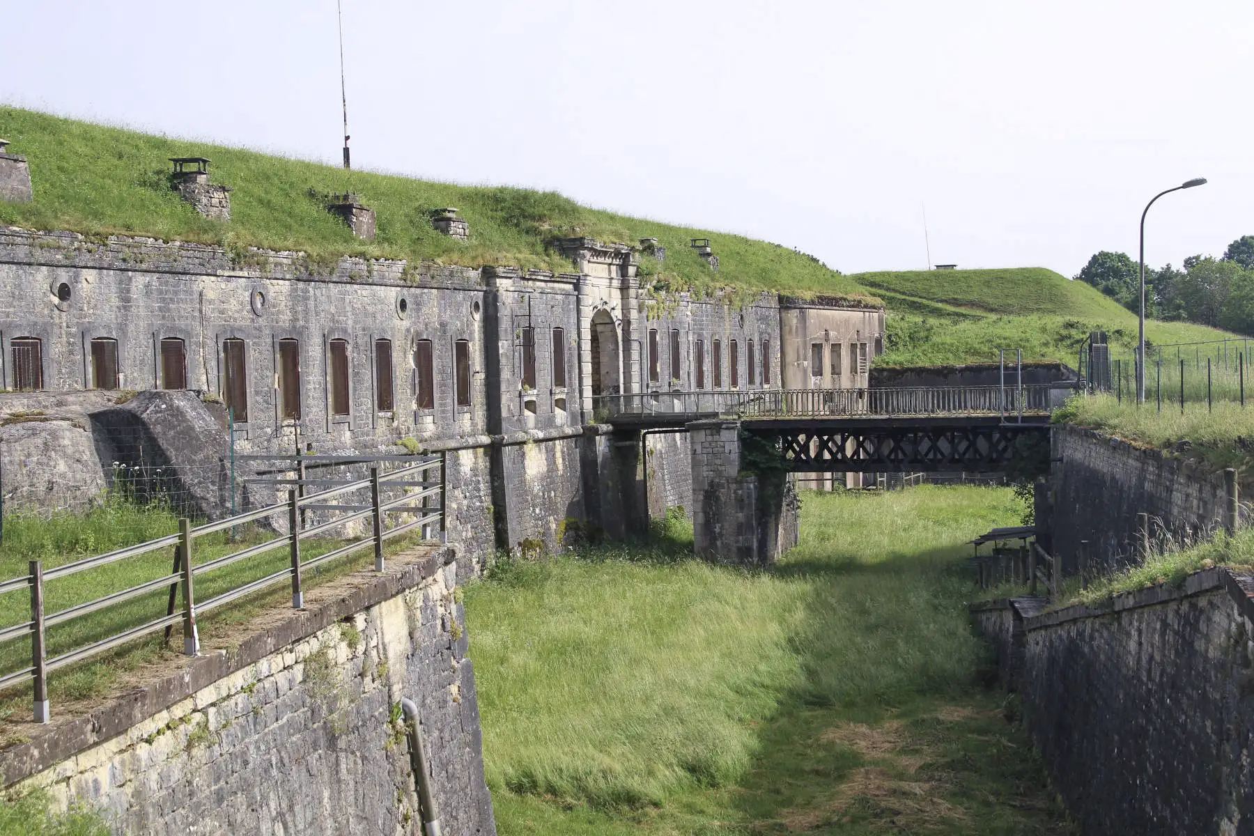 Ligne Maginot - FORT DE VEZELOIS - (Position d'artillerie préparée) - Caserne de gorge et entrée