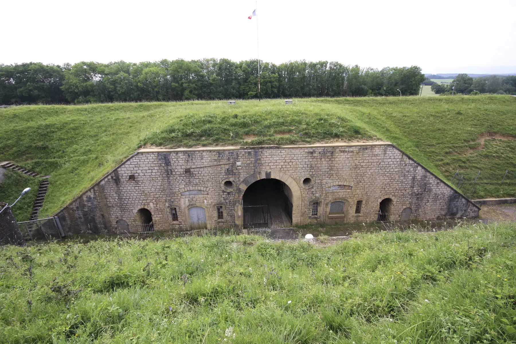 Ligne Maginot - FORT DE VEZELOIS - (Position d'artillerie préparée) - Passage couvert de la caserne de gorge