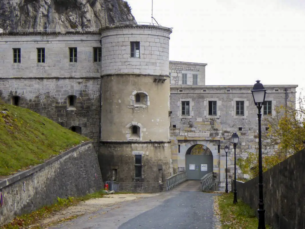 Ligne Maginot - FORT DE L'ECLUSE INFERIEUR - (Casernement) - La porte de France