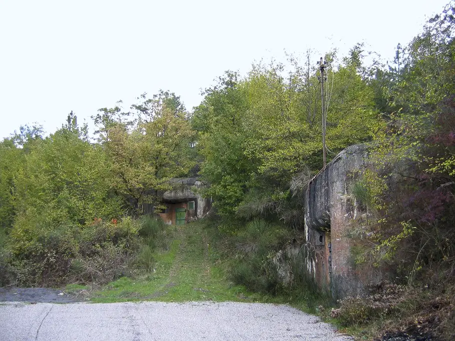 Ligne Maginot - CHAMP DE TIR D'AGAISEN (CT) - E04 - (Abri actif) - Vue d'ensemble des deux entrées