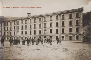 Ligne Maginot - CASERNE LOUTRAZ - (Casernement) - Le bâtiment central
Carte postale
Archives départementales de Savoie - 2FI 7789