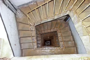 Ligne Maginot - SAINT ANTOINE - (Ouvrage d'artillerie) - Bloc 2
Escalier menant aux étages 